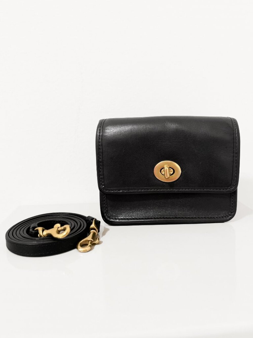 RARE Vintage Coach Black Leather Turnlock Crossbody Wallet Clutch Mini Bag